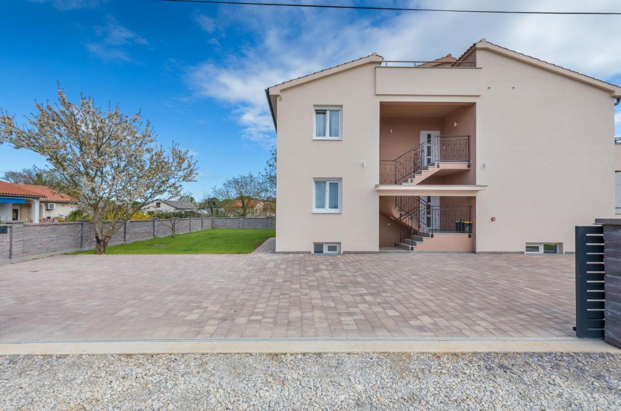 Apartman Knezevic A Fazana Exterior photo