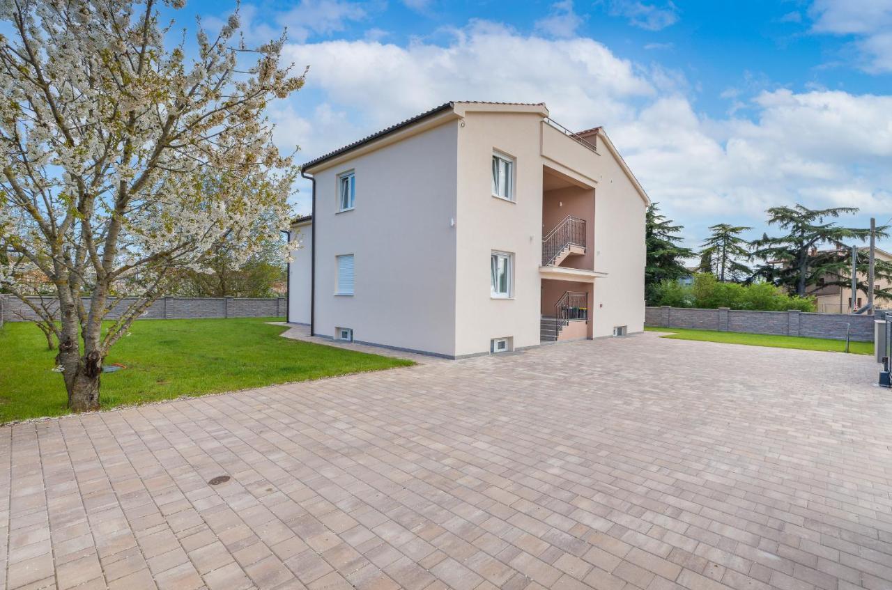 Apartman Knezevic A Fazana Exterior photo