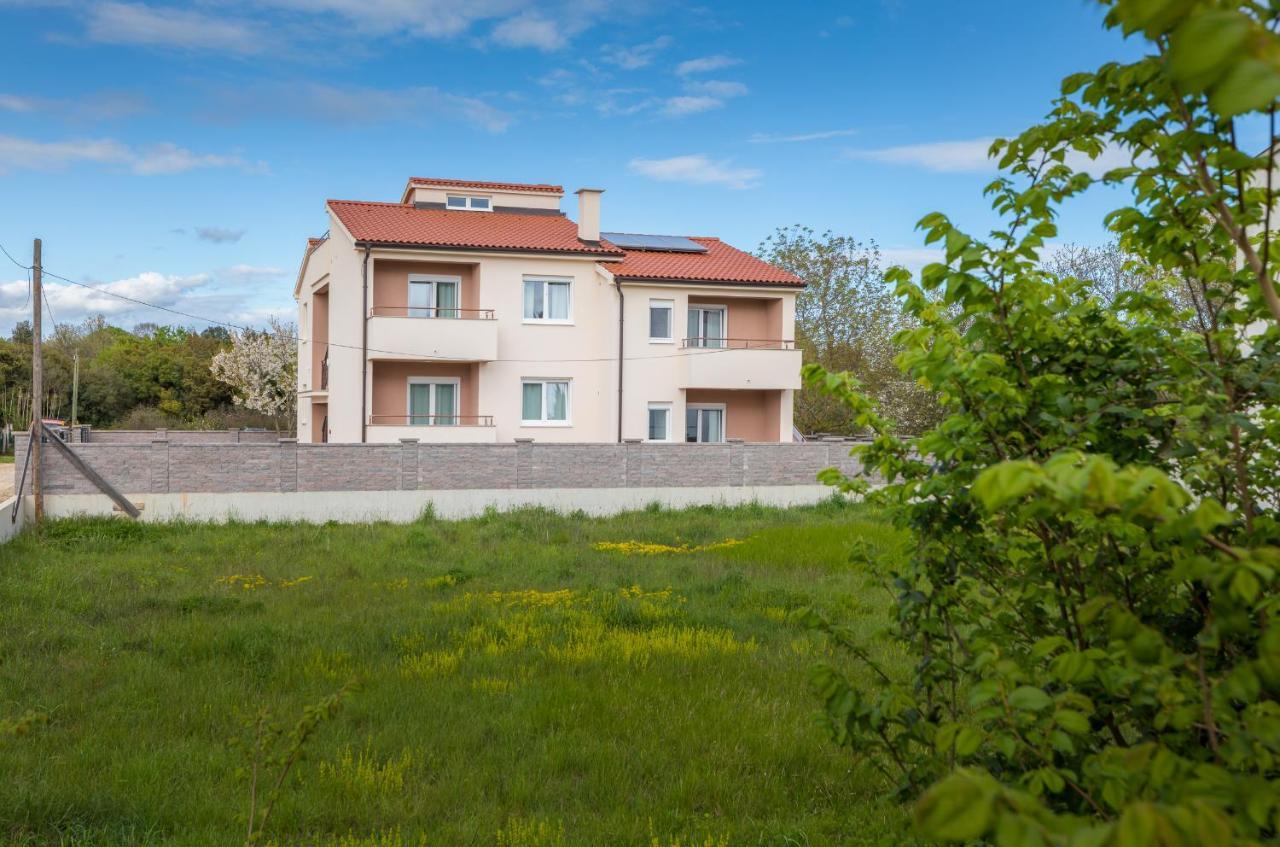 Apartman Knezevic A Fazana Exterior photo